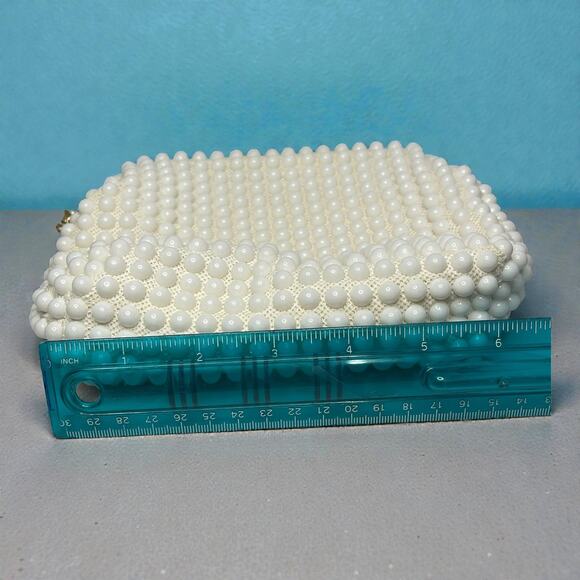 Vintage La Regale Beaded Clamshell Evening Bag White Faux Pearl Hobnail 1960s - Picture 8 of 10